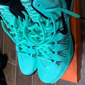 Nike Shoes - Nike Hyperdunk basketball shoe Nike Shoes - Nike Hyperdunk basketball shoe